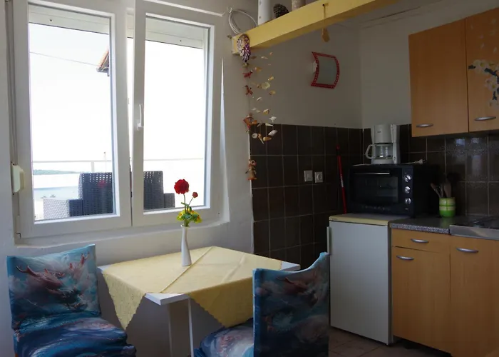 One Bedroom Apartment *