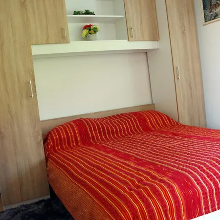 One Bedroom 公寓